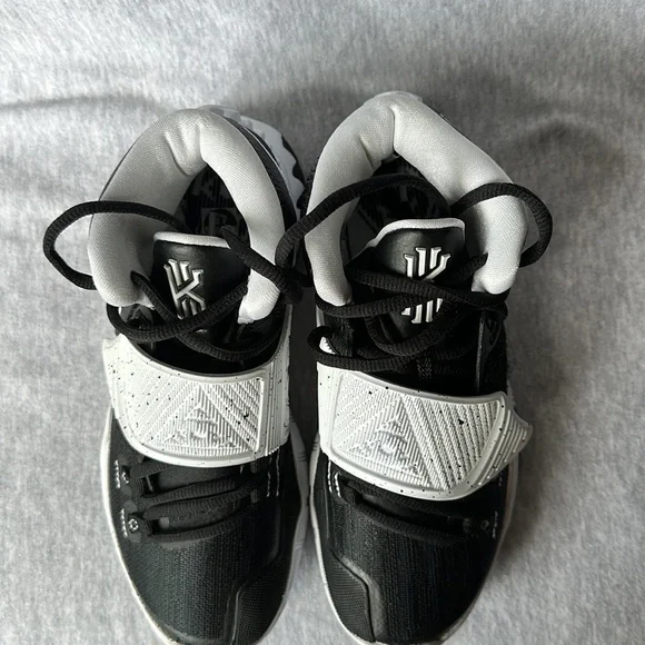 ❤️❤️ NIKE KYRIE 6 TEAM BLACK, SIZE 4.5🥰🥰🥰